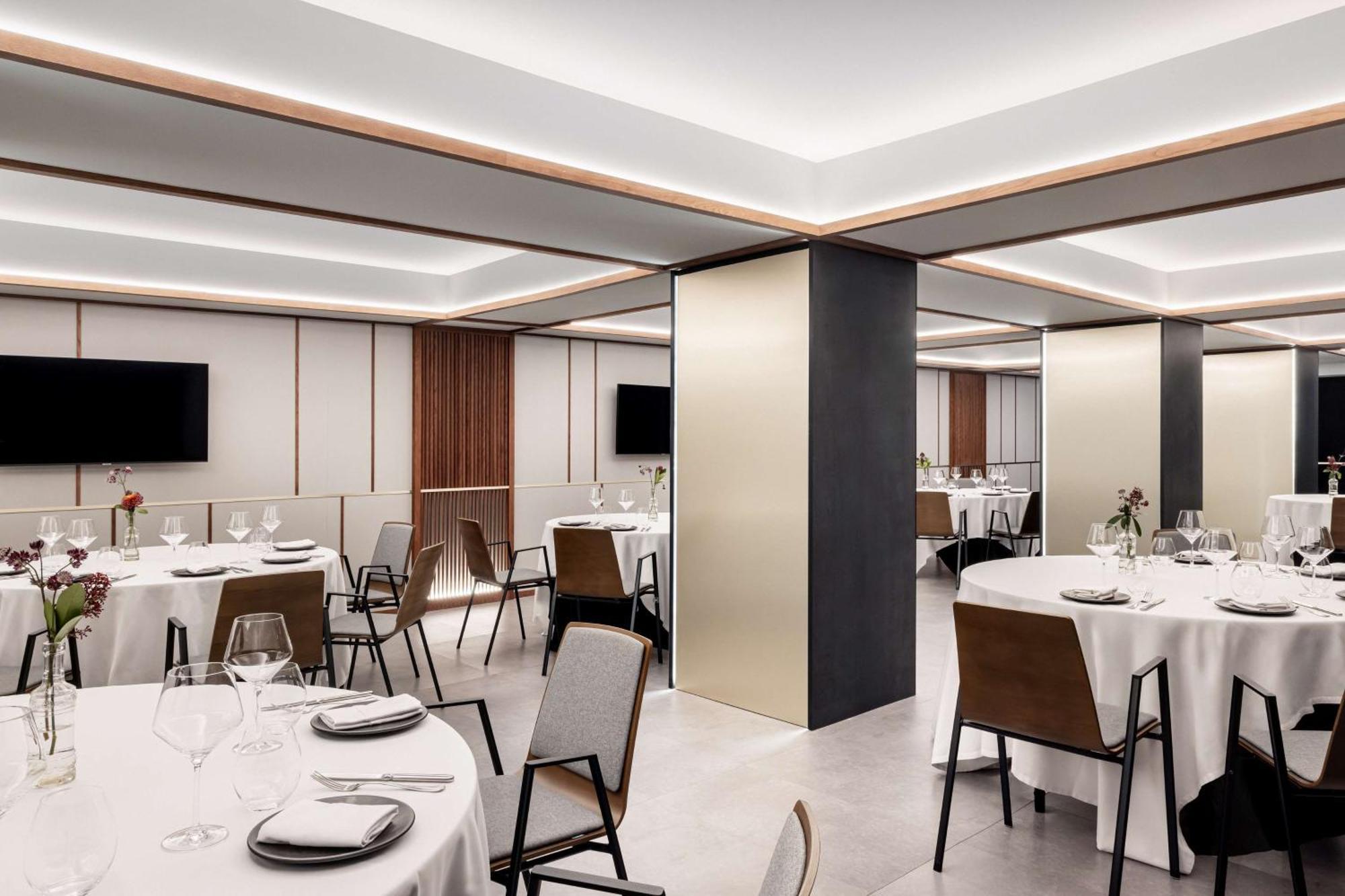 Radisson Collection Bilbao Hotel Exterior photo The dining room