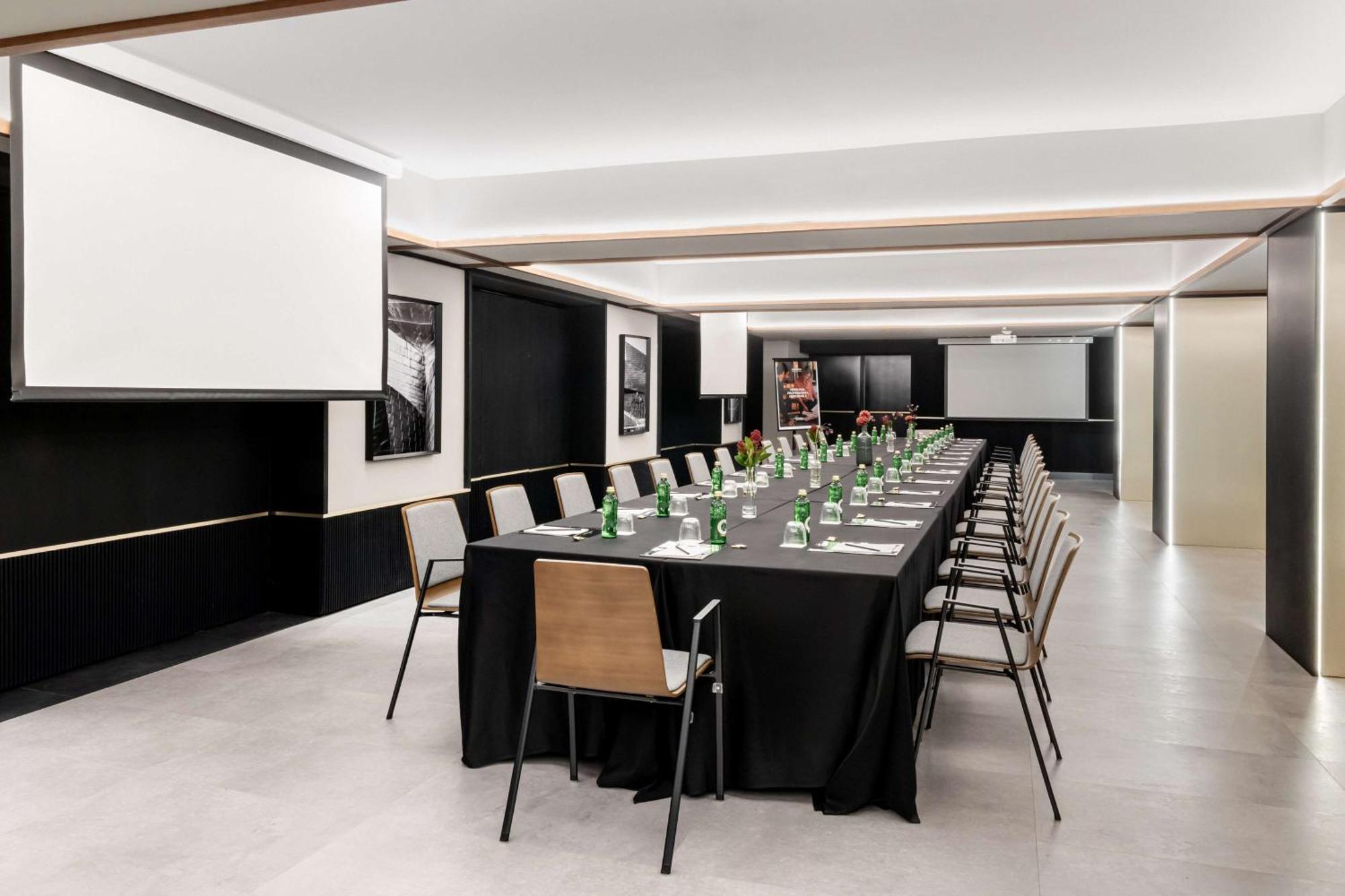 Radisson Collection Bilbao Hotel Exterior photo Meeting room