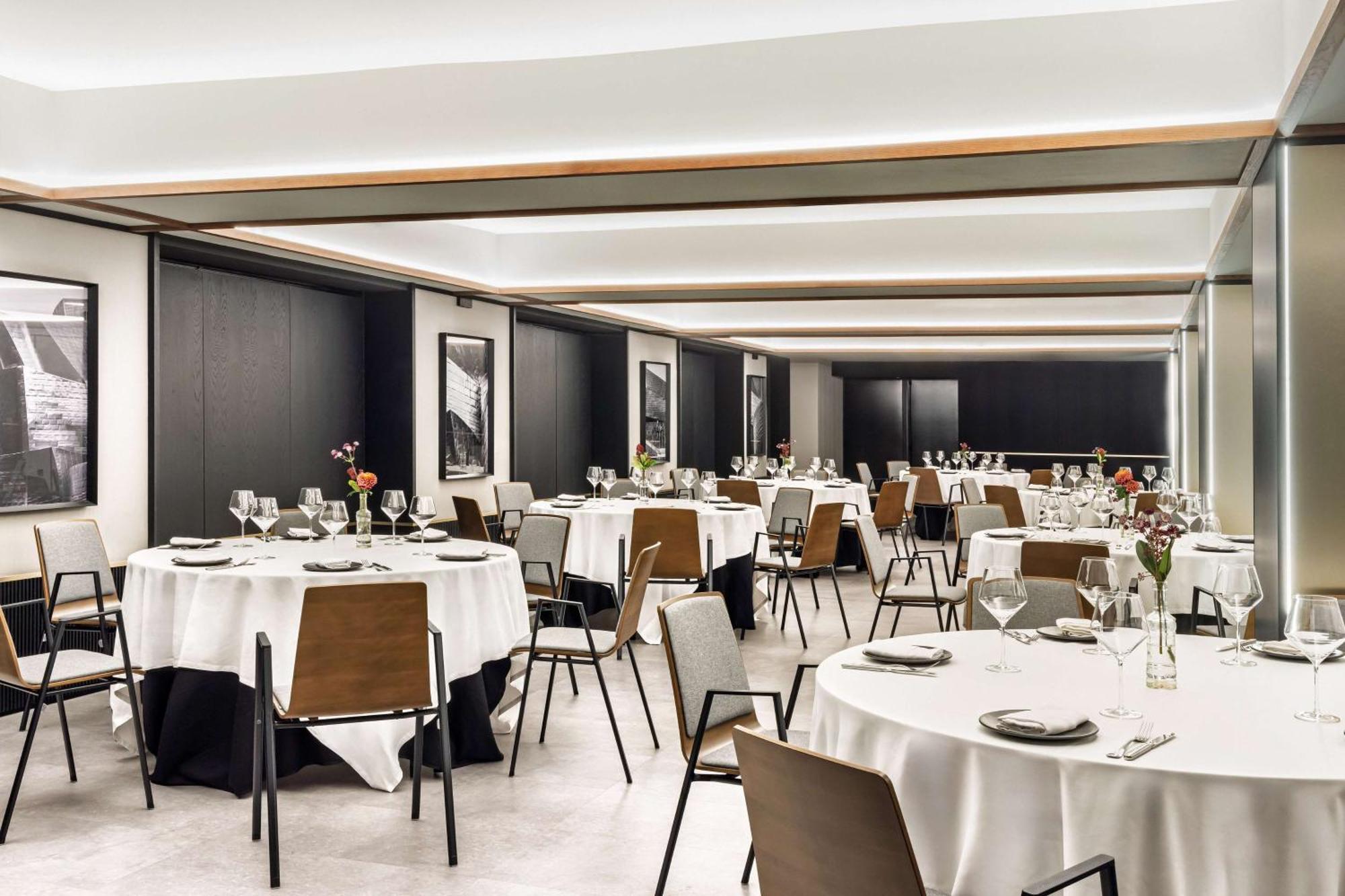 Radisson Collection Bilbao Hotel Exterior photo The dining room